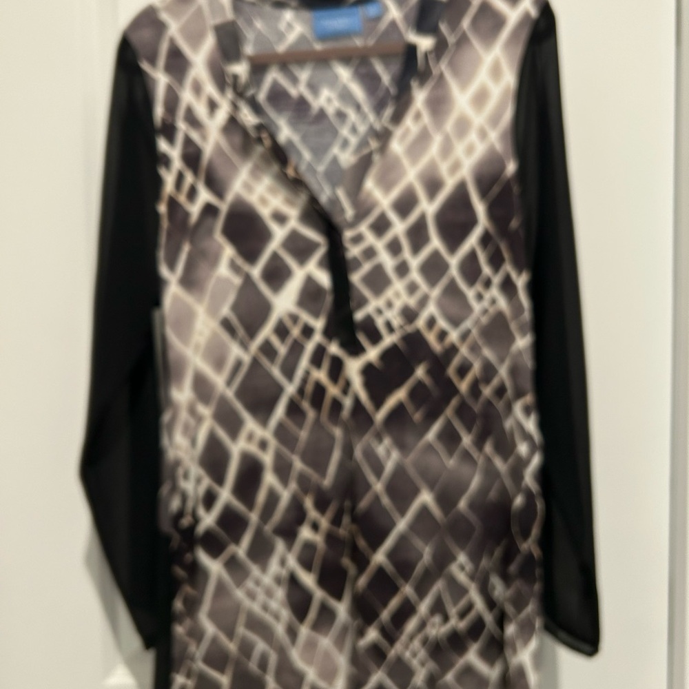 Simply Vera Vera Wang Black, Gray and White Long Sleeve Graphic Polo Blouse